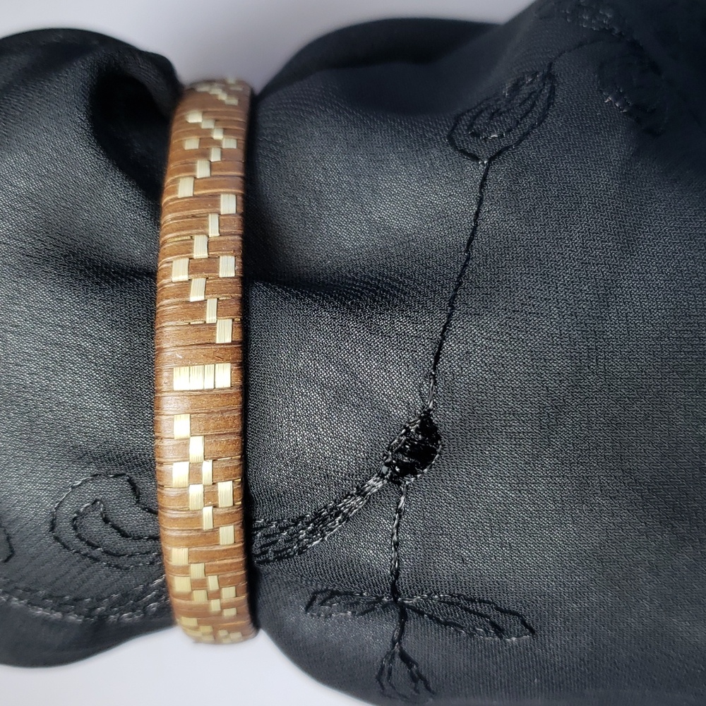 ☕ Woven Lightweight Bracelet